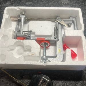 Apple Peeler Corer Slicer by Pampered Chef Looks to be new in box or like new